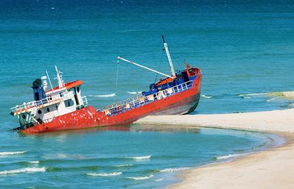 Australian Investment Education traders using a shipwreck metaphor to analyze market failures and risks.