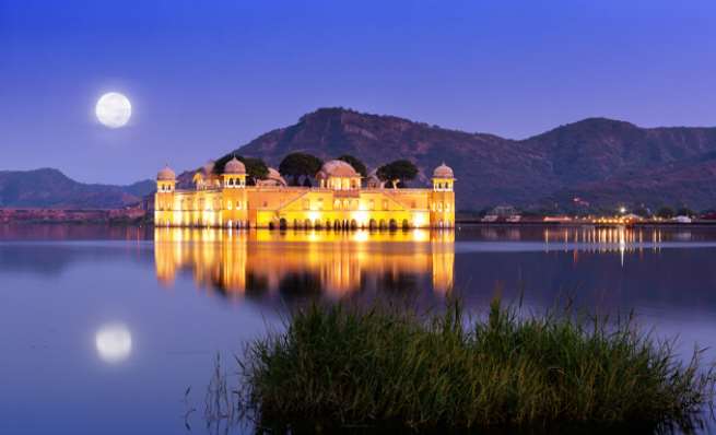 Jal Mahal palace in Jaipur, India, with the text "Is there an Indian summer of opportunities?"